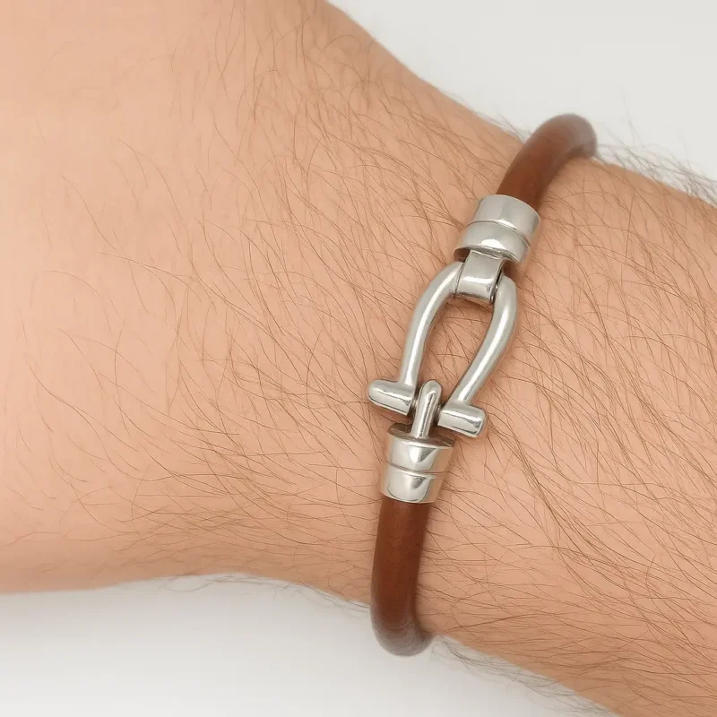 Brazalete de Piel "Rumbo Norte" con cierre de acero inoxidable magnético