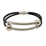 "Pulsera de Cuero con Barras y esferas decorativas, cierre magnético."